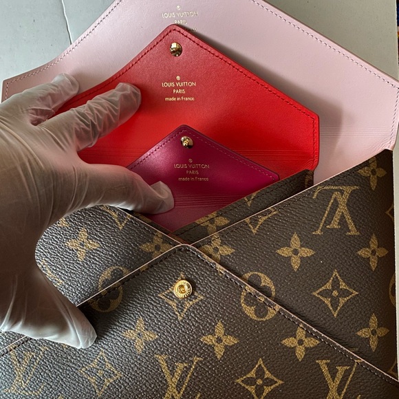 100% AUTHENTIC Louis Vuitton MEDIUM POUCH - Picture 2 of 8